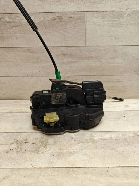 Rear door lock 13503807