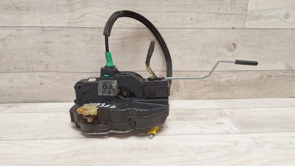 Rear door lock 13503807
