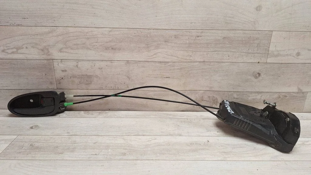 Rear door lock – rear right