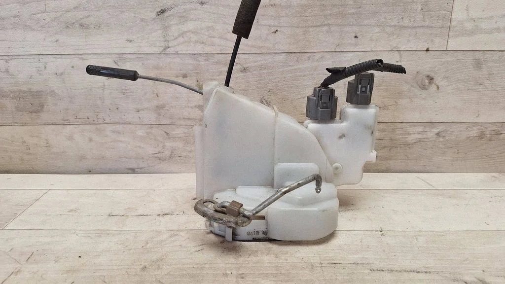 Rear door lock – rear right