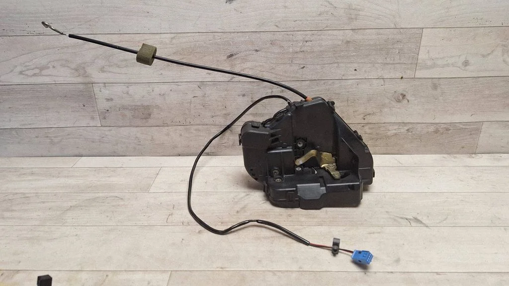 Rear door lock – Mercedes-Benz C-Class W203 (2000-2007)