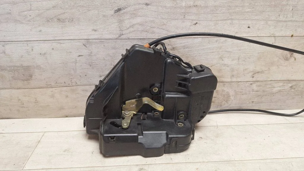 Rear door lock – Mercedes-Benz C-Class W203 (2000-2007)