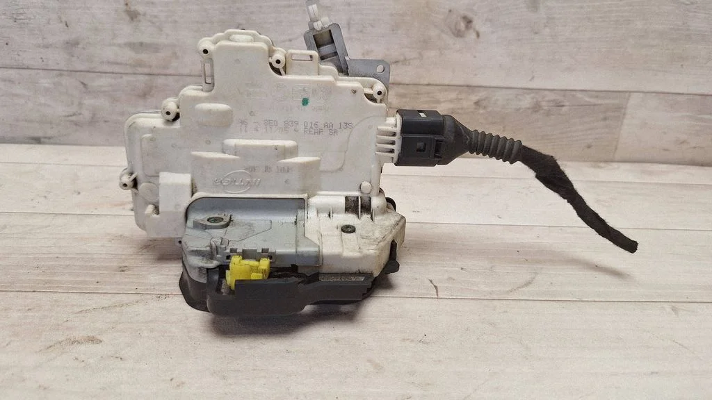 Rear door lock 8E0839016AA