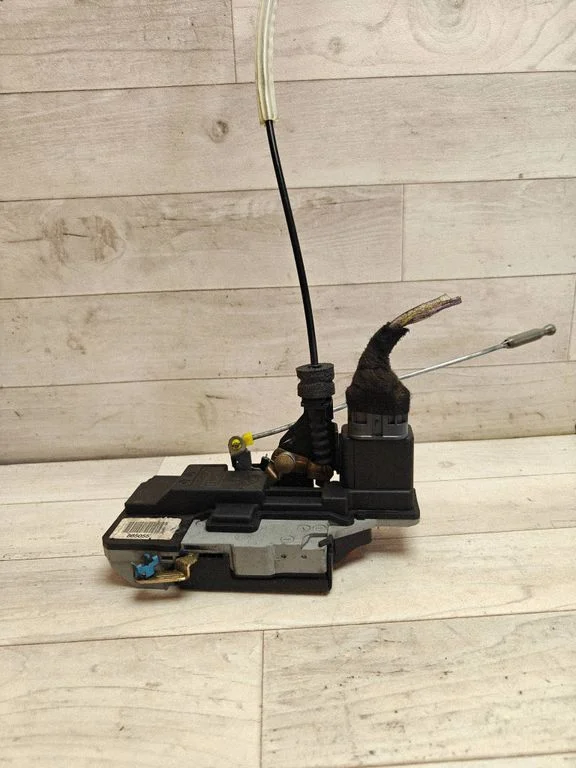 Rear door lock 8650557