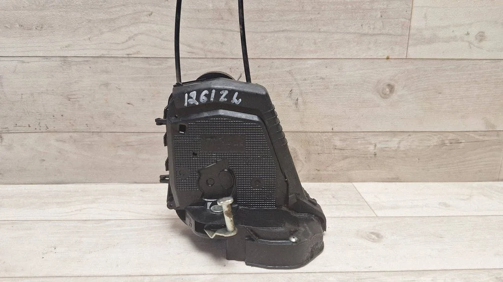 Rear door lock – rear left