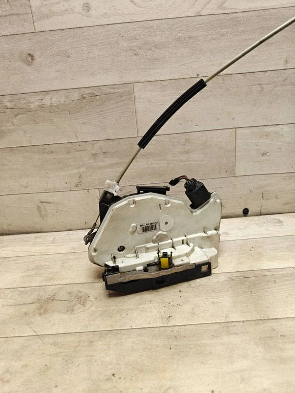 Rear door lock 6J0839015A