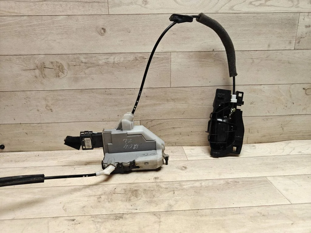 Rear door lock PSA732154