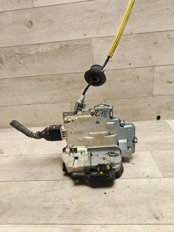Rear door lock 4F0839015