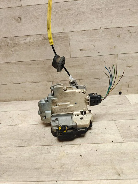 Rear door lock 4F0839016H