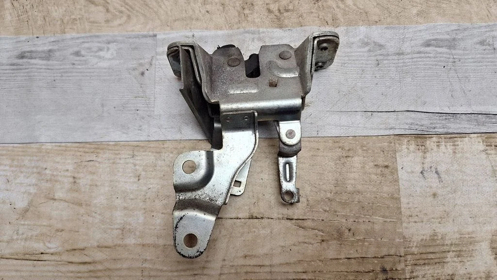 Rear door lock – right