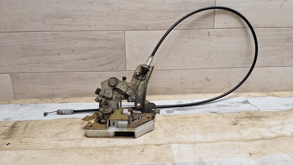 Rear door lock – rear left
