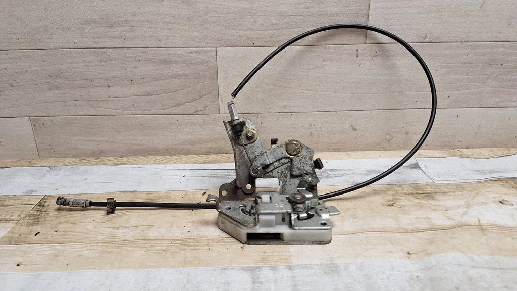 Rear door lock – rear right