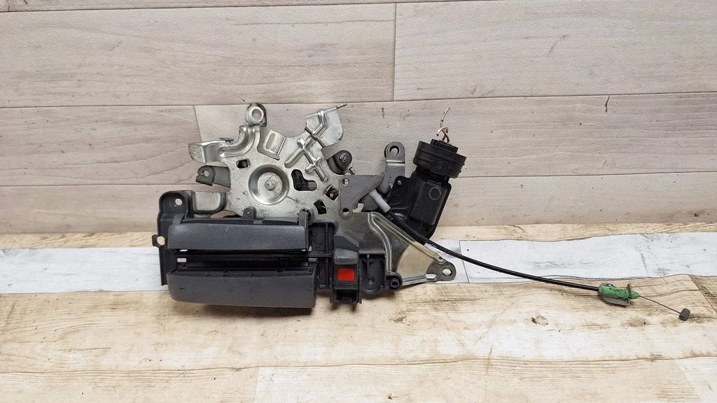 Rear door lock – right