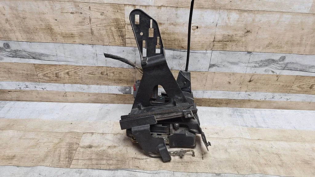 Rear door lock – rear left