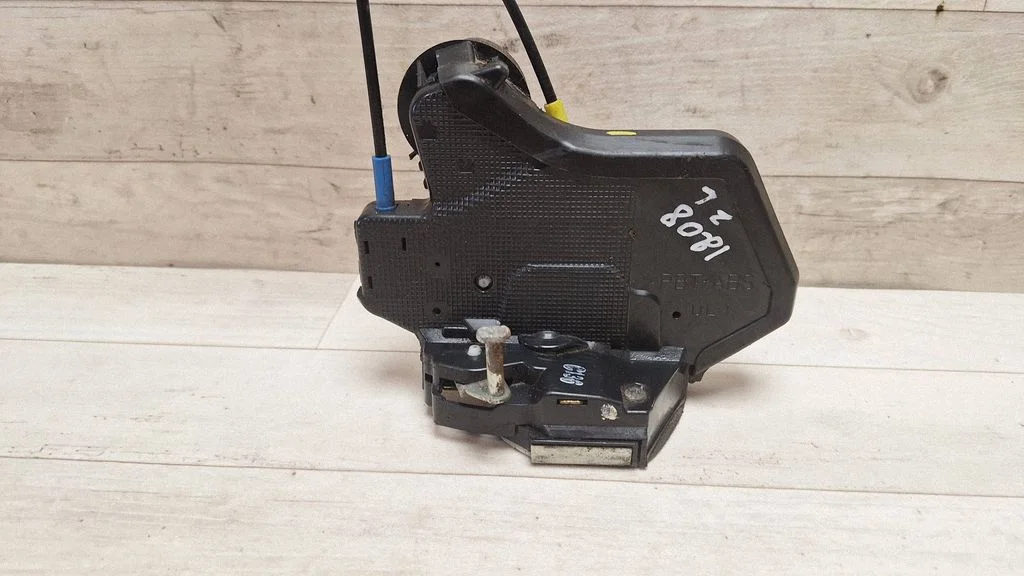 Rear door lock – rear left