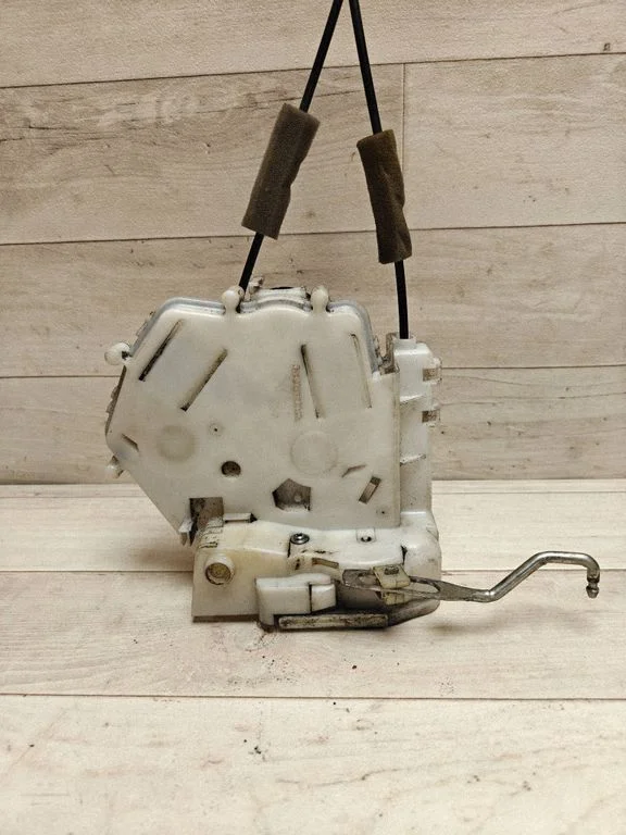 Rear door lock – rear left