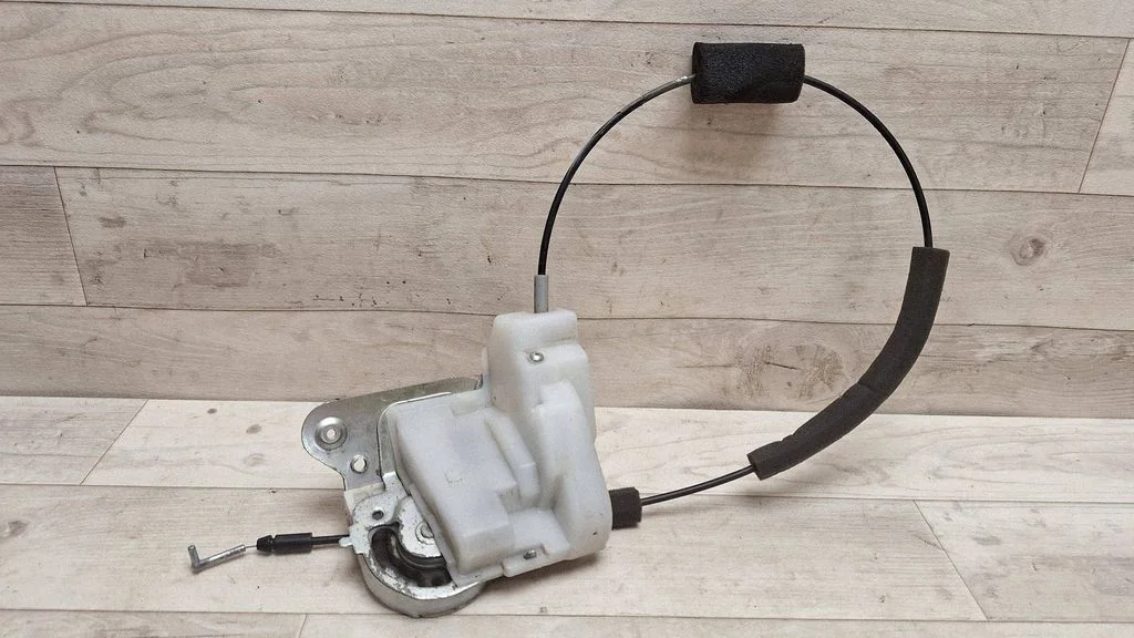 Rear door lock – Mazda 5 (2005-2010)