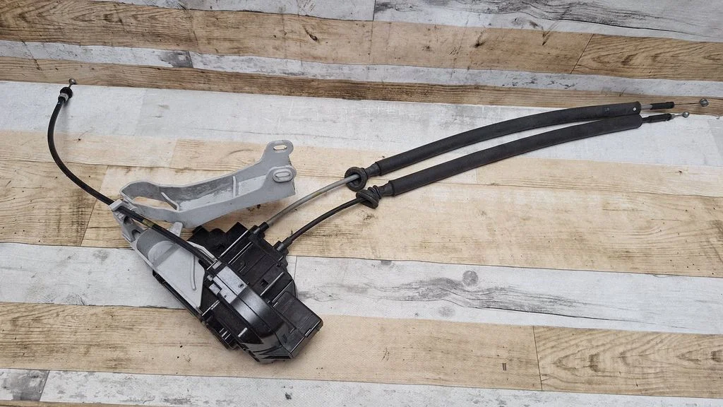 Rear door lock 814203L000