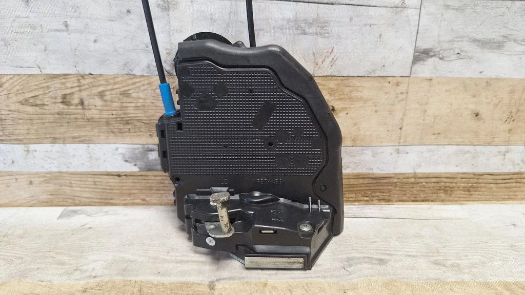 Rear door lock – rear left