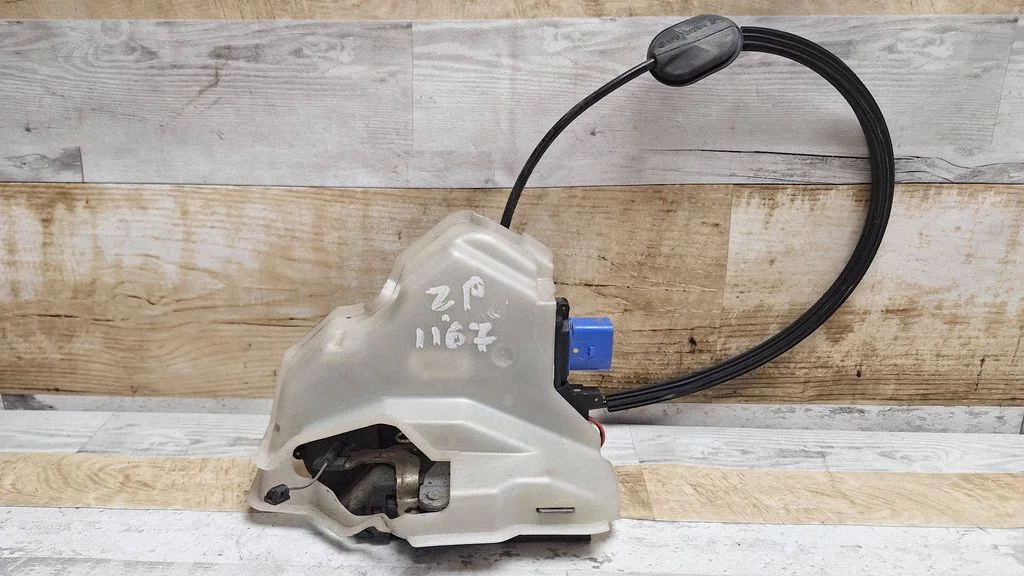 Rear door lock – rear right