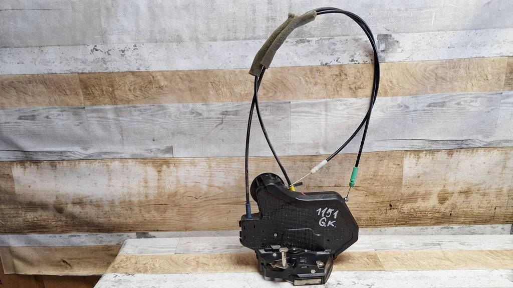 Rear door lock – rear left