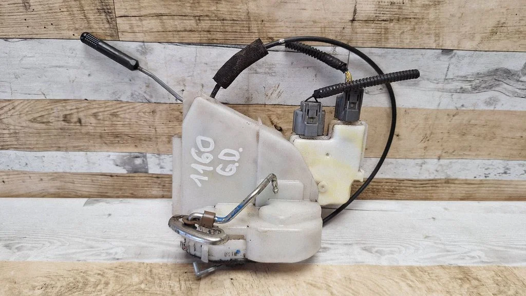Rear door lock – rear right