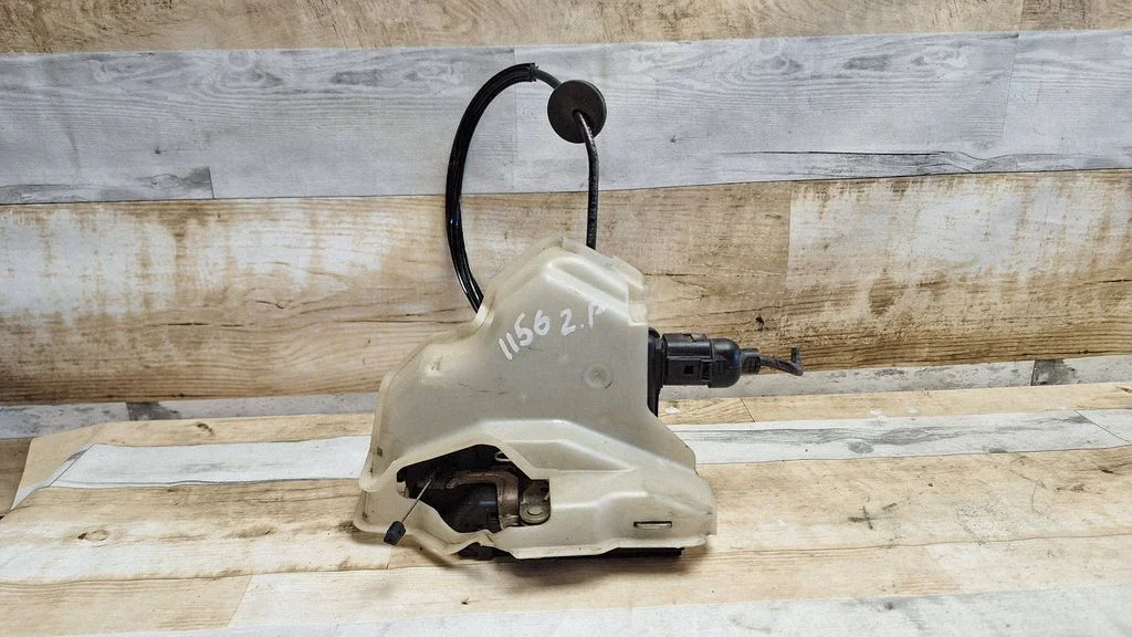 Rear door lock – rear right