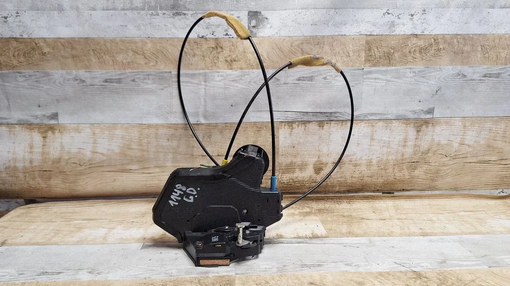 Rear door lock – rear right