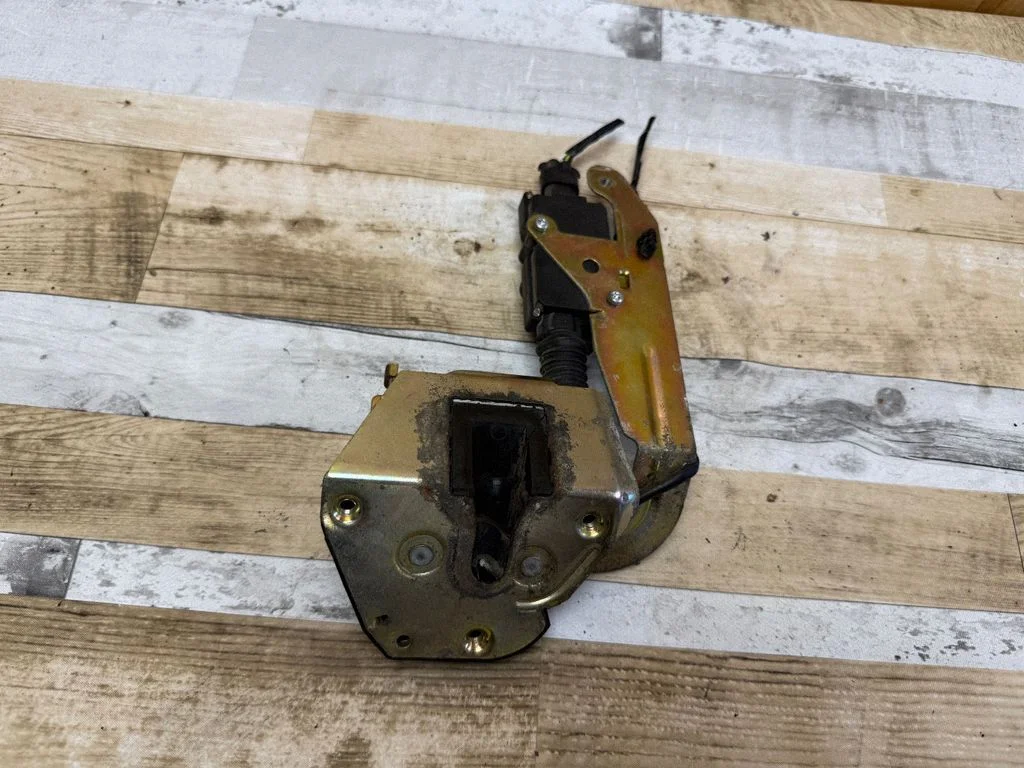 Rear door lock – rear left