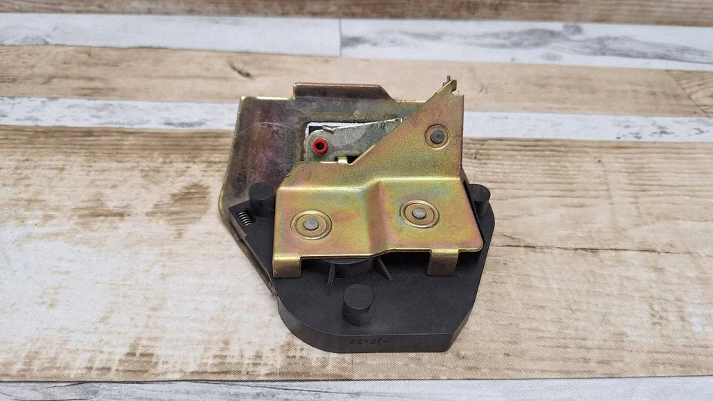 Rear door lock – rear left