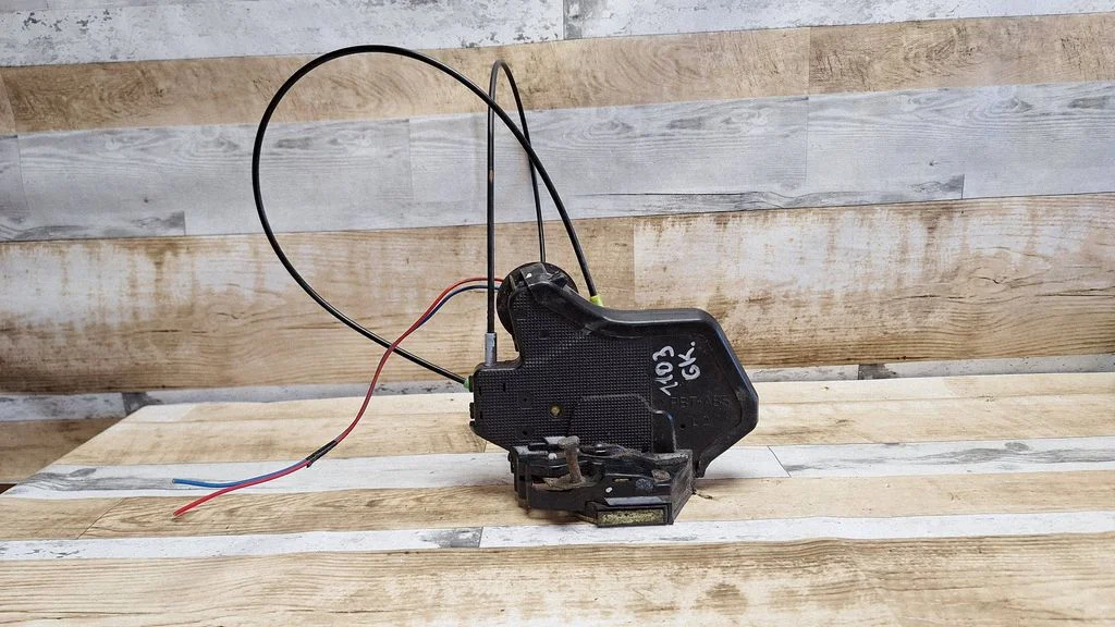 Rear door lock – rear left