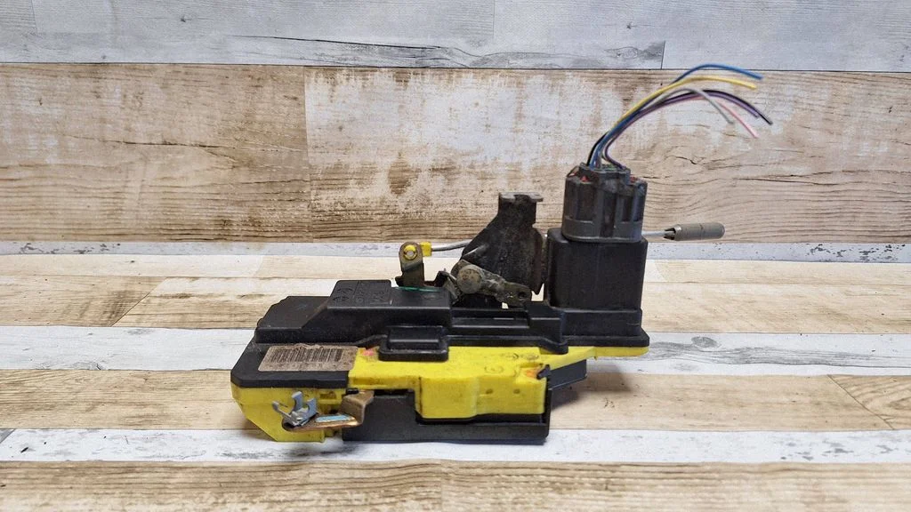 Rear door lock – rear right