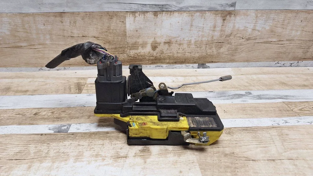 Rear door lock – rear left