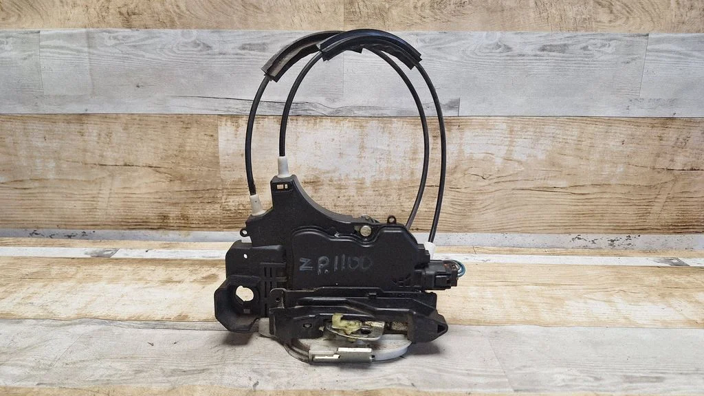 Rear door lock – rear right