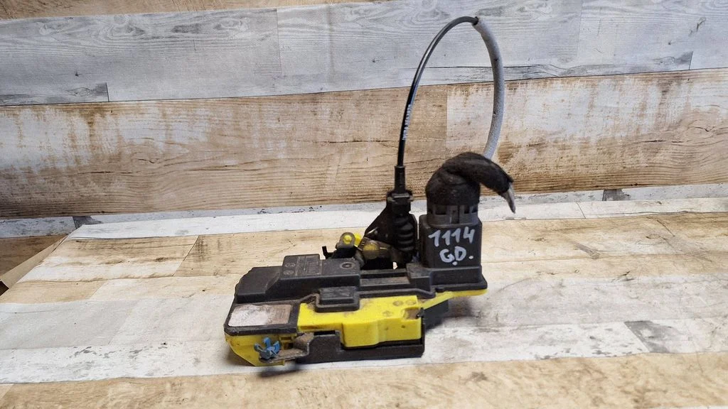 Rear door lock – rear right
