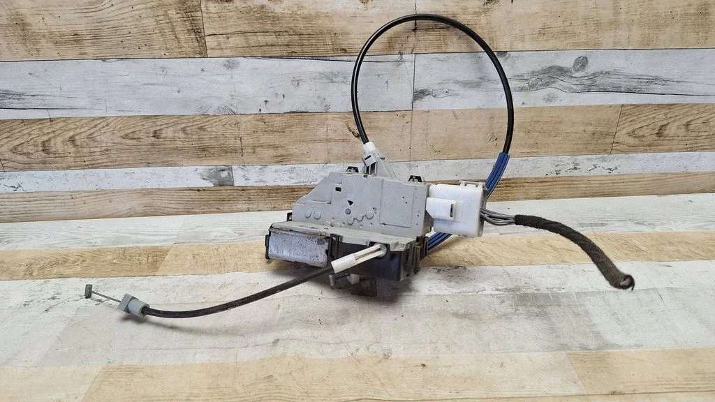 Rear door lock 9681337480