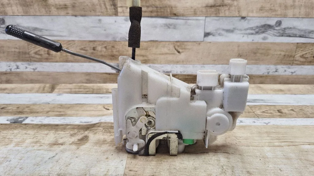 Rear door lock – rear left