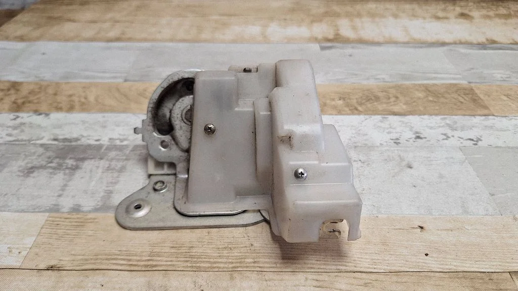 Rear door lock – Mazda 5 (2005-2010)