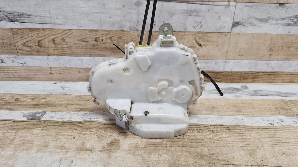 Aizmugurējo durvju slēdzene 72651SMGG0