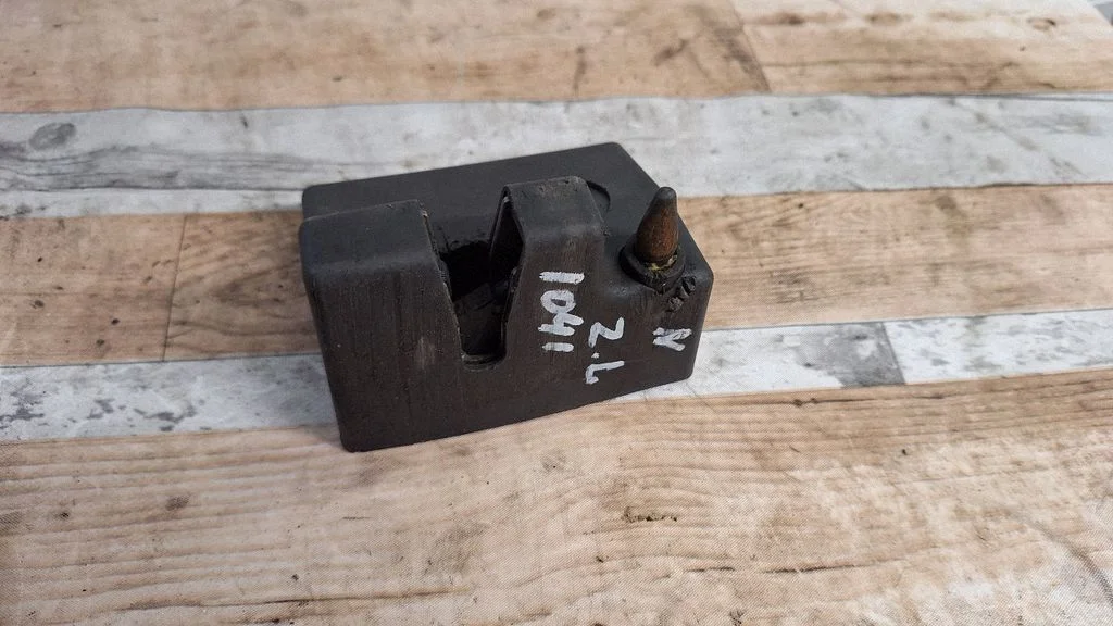 Rear door lock – rear left