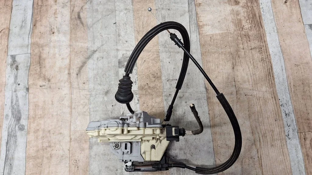 Rear door lock 3C4839016A