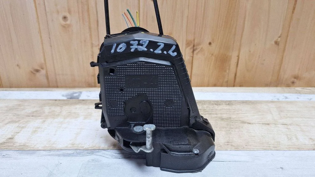 Rear door lock – rear left