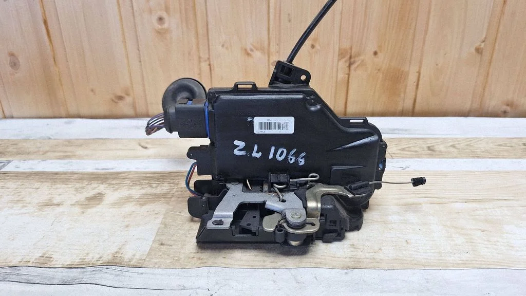 Tagaukse lukk 1J0973714
