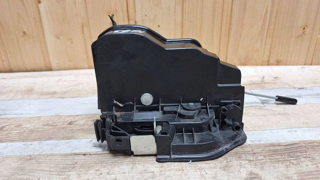 Rear door lock – rear left