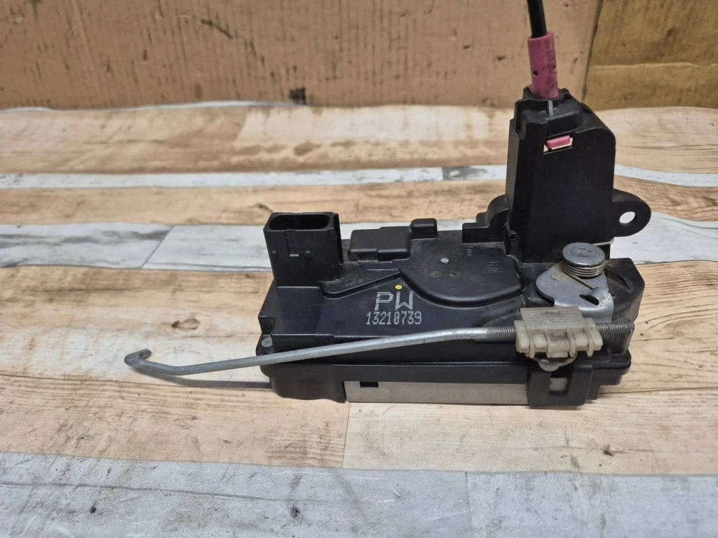 Rear door lock 13210739