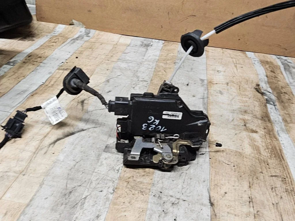 Rear door lock 8Z0839015D