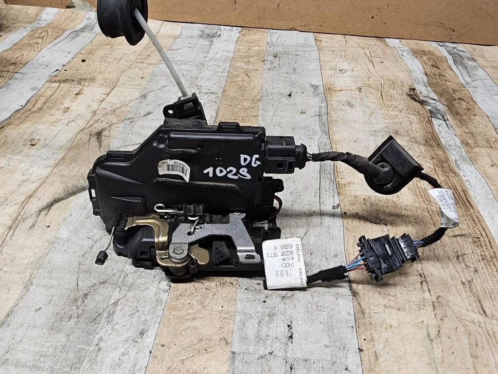 Rear door lock 8Z0839016D