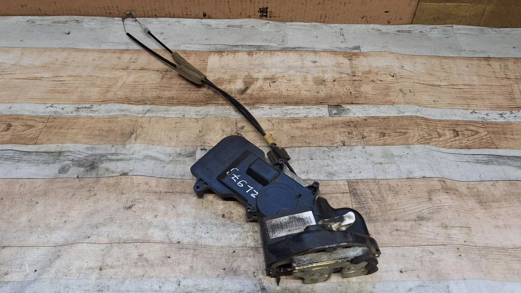 Rear door lock P3M71A264A27DF