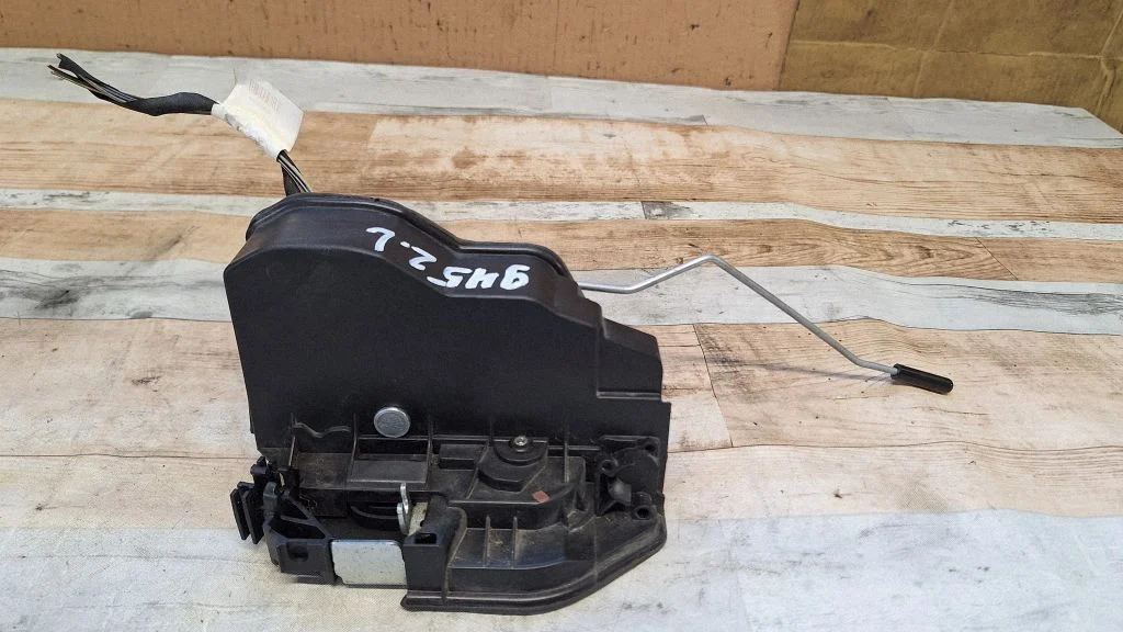 Rear door lock 7202147