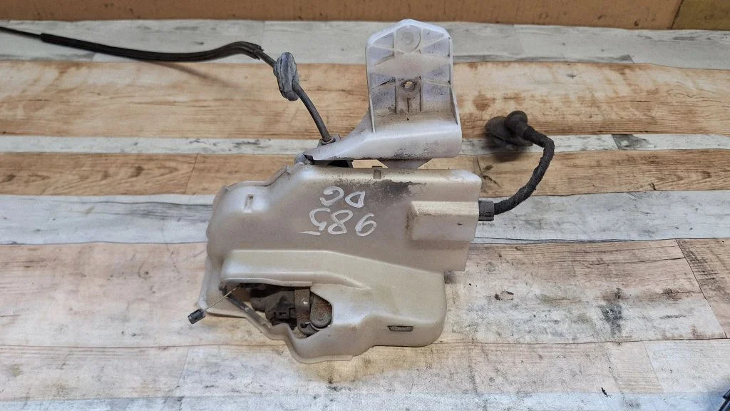 Rear door lock – rear right